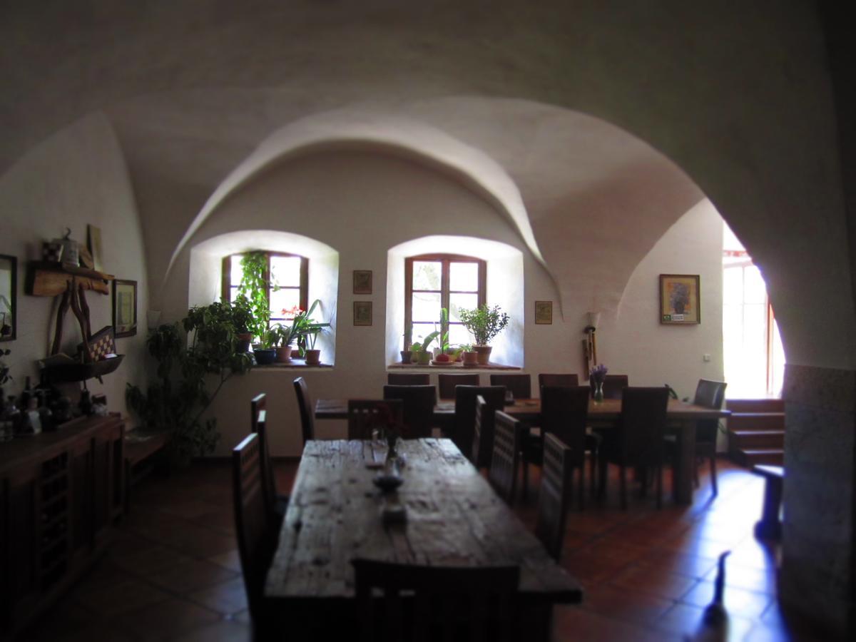 מלון Luže Holubnik Statecnych Zen Kralovych מראה חיצוני תמונה